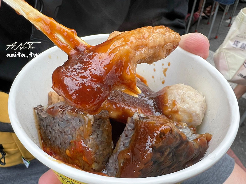 萬華30年老店「頂級甜不辣」寧願站的也要吃，祖傳沾醬獨樹一格 @嘿!部落!
