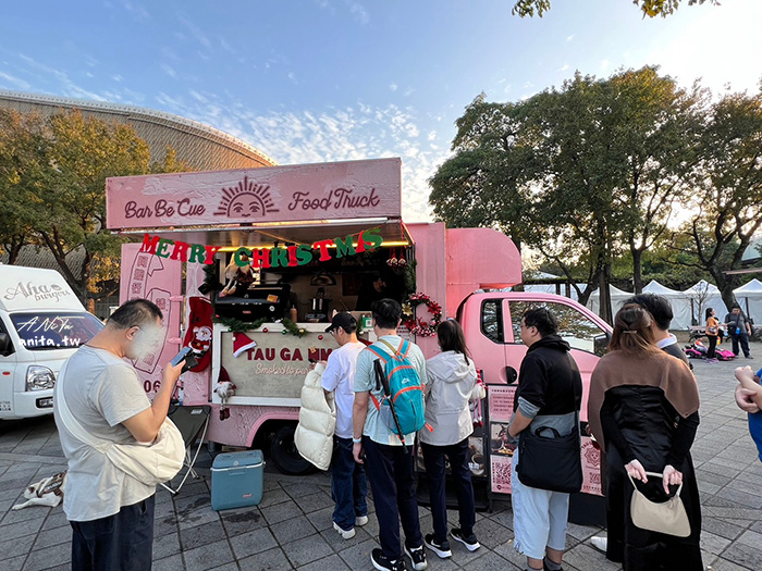 餐車推薦｜Tau ga mma頭家嬤煙燻BBQ美式餐車．蘋果木低溫煙燻長達14小時，肉軟嫩多汁 @嘿!部落!