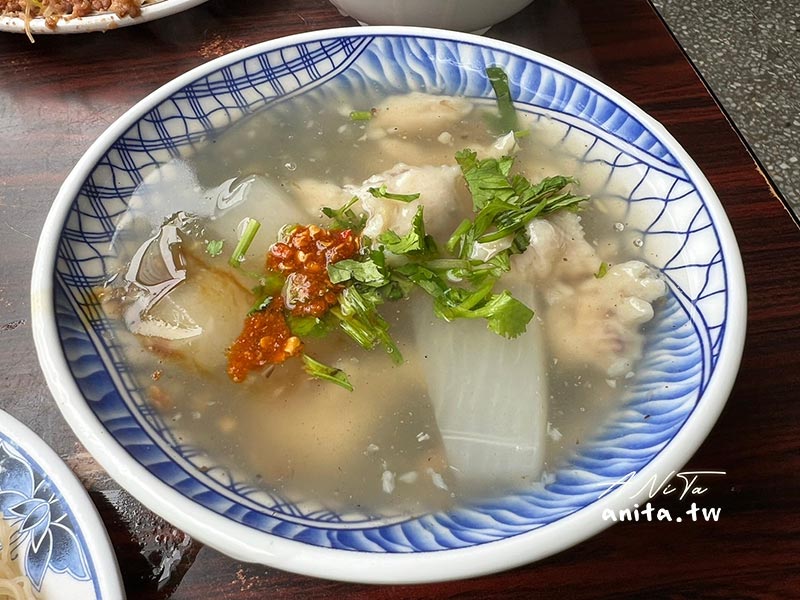 正老牌魷魚平｜西門町60年老店，常客魷魚羹、米粉炒直接來一套，加辣椒更美味 @嘿!部落!