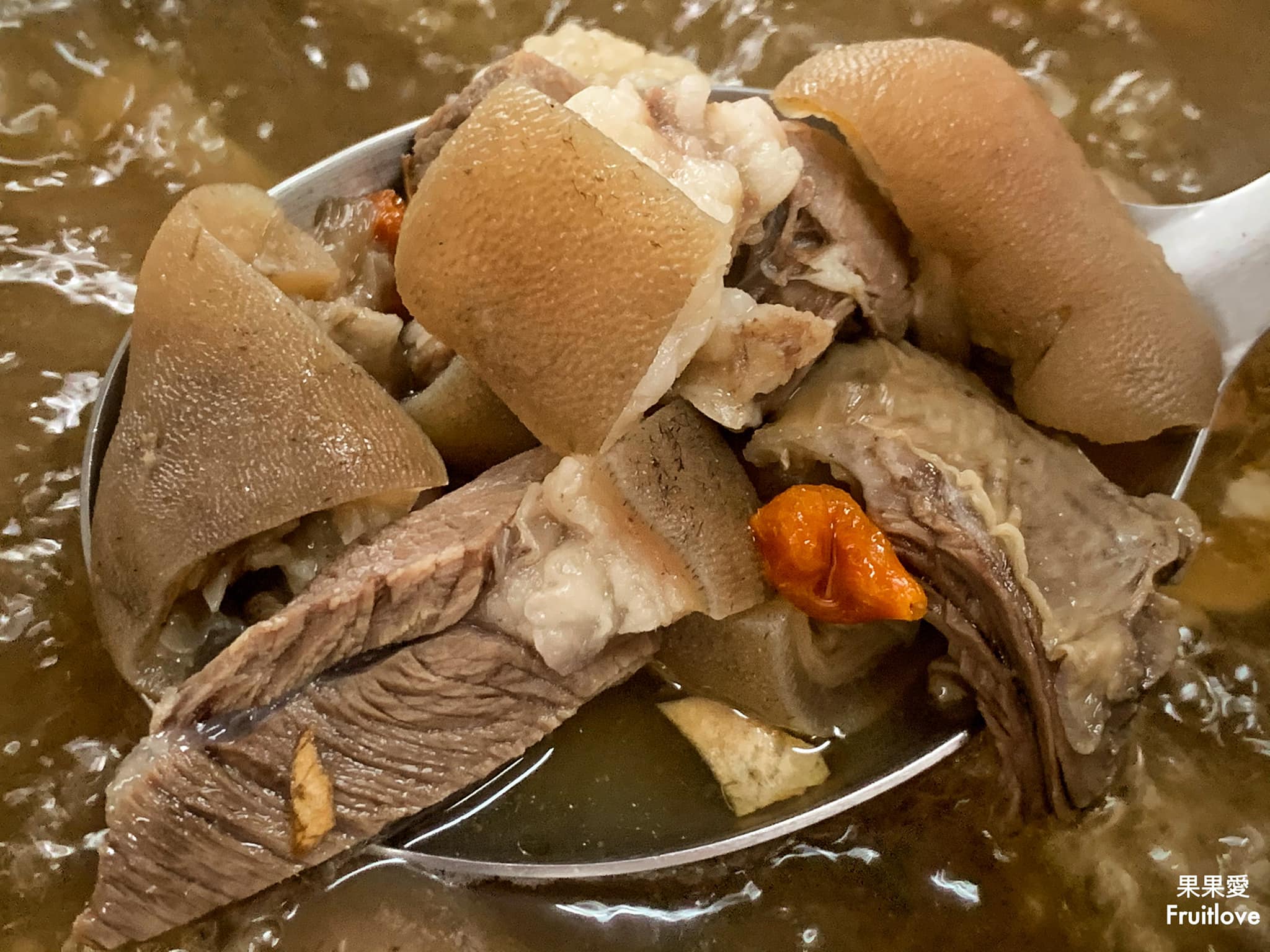 溪湖鄉親羊肉店&rang;彰化溪湖寵物友善羊肉爐推薦，湯頭清香甘甜，不管是溫體、帶皮、還是燒烤羊肉，肉質鮮嫩沒有羊騷味 @嘿!部落!
