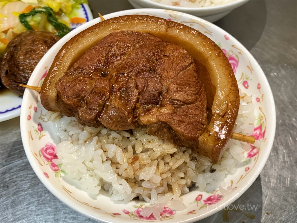 阿圖爌肉飯&rang;彰化美食，在地超過30年的爌肉飯老店，人潮不斷，除了爌肉飯，瘦肉湯也很推薦 @嘿!部落!