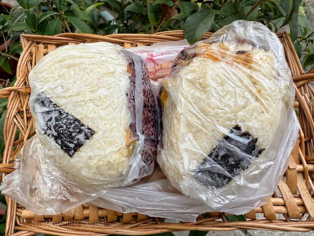 可口飯糰 | 台中大里飯糰，內新黃昏市場旁那顆熱騰騰，米飯粒粒分明又飽滿的飯糰，份量還不小顆 @嘿!部落!