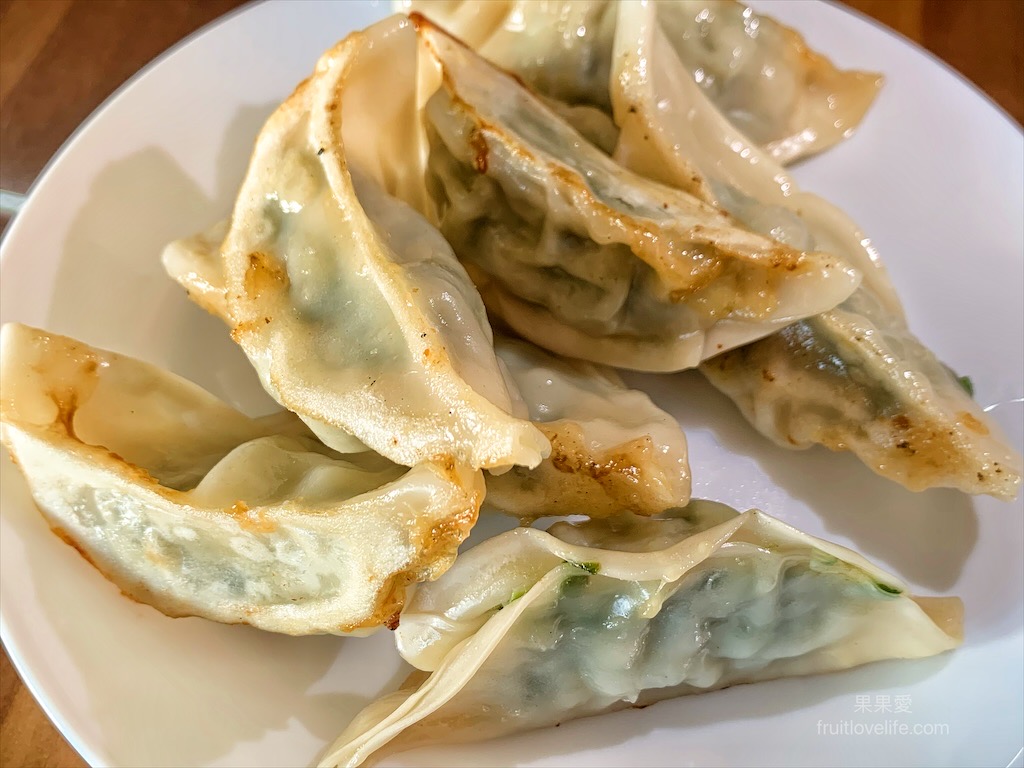新街中西式早餐店&rang;南投名間早餐，在地經營超過30年的老店，手工鍋貼是這裡招牌，聽說還是限量的 @嘿!部落!
