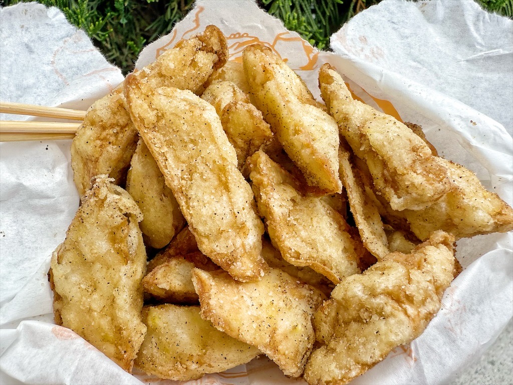 白沙屯鲍芝林［杏鮑菇/熱狗］〉苗栗通霄炸物，原拱天宮廟口現炸現炸杏鮑菇、熱狗，杏鮑菇、熱狗是許多人推薦的