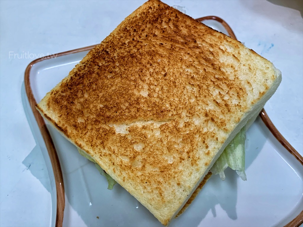 即時熱門文章：Ho家肉崽熱煎吐司早餐店〉台中龍井特色早餐，有多種口味的煎吐司，還有抓餅、燒餅、酥皮蛋餅