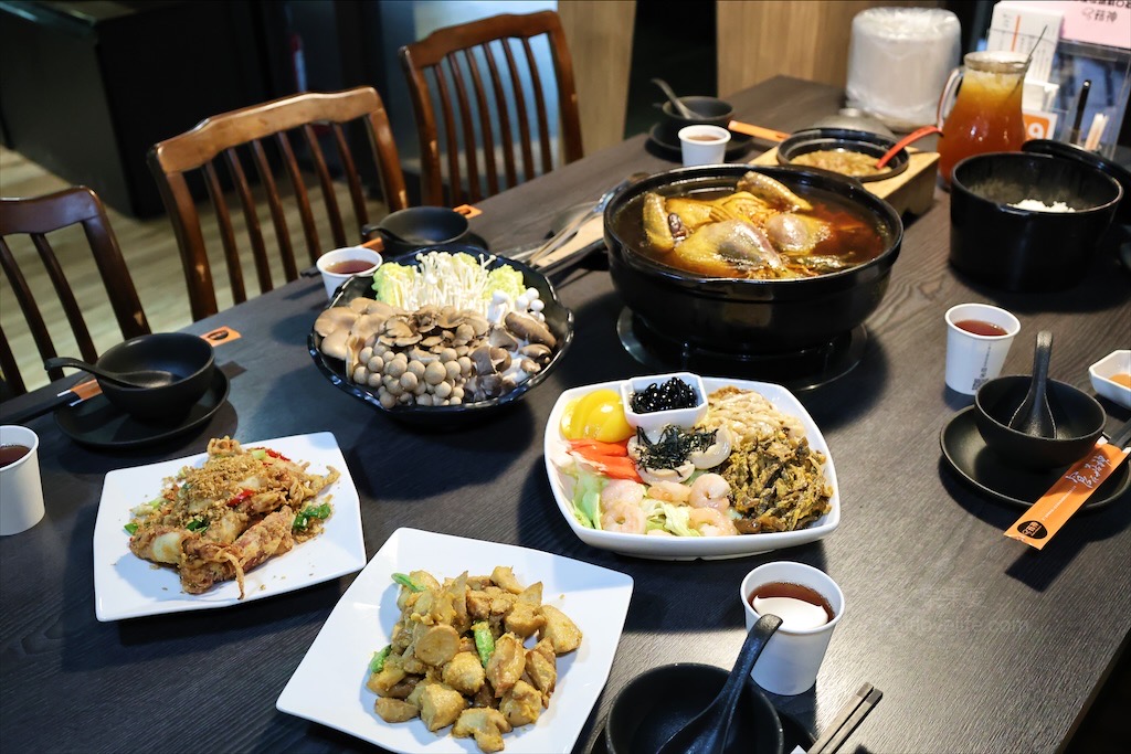 菇神鹿谷店&rang;南投鹿谷美食餐廳，黃金蟲草古早雞海味料理饗宴，大份量又美味，滿額還送鹿芝谷門票/寵物友善 @嘿!部落!