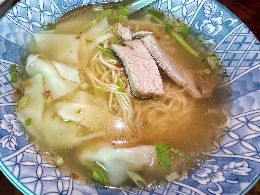 楊家蛋黃麵|苗栗頭屋早午餐，隱藏在巷弄中的人氣小吃店，蛋黃麵獨特Q彈，小菜滷味也是許多人推薦 @嘿!部落!