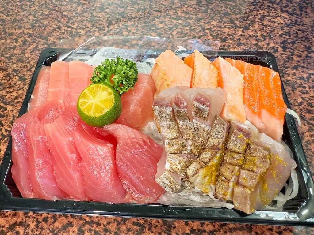 鮪魚哥生魚片|澎湖馬公生魚片專賣店，每日現流漁獲，生魚片新鮮現切，就是這麼清爽鮮甜，還提供免費炙燒服務 @嘿!部落!