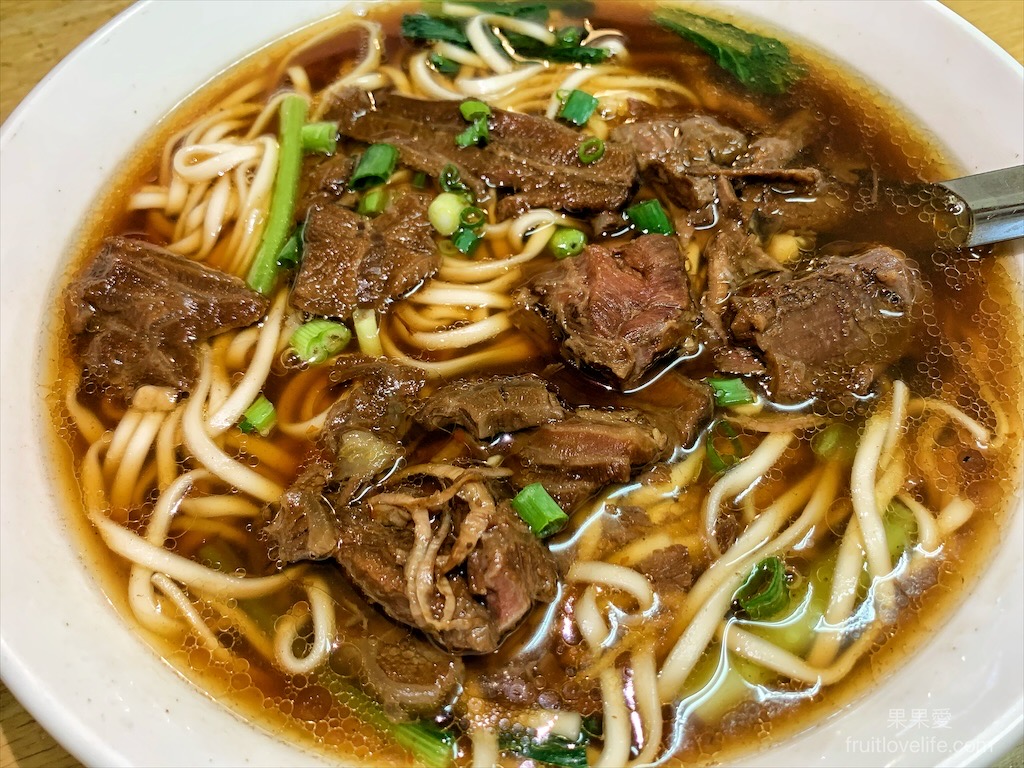 通霄老李紅燒牛肉麵|苗栗通霄牛肉麵，牛肉麵加湯加麵不加價，還有免費辣豆干炒小魚乾，超好吃又可無限續，根本是吃到飽概念-寵物友善 @嘿!部落!
