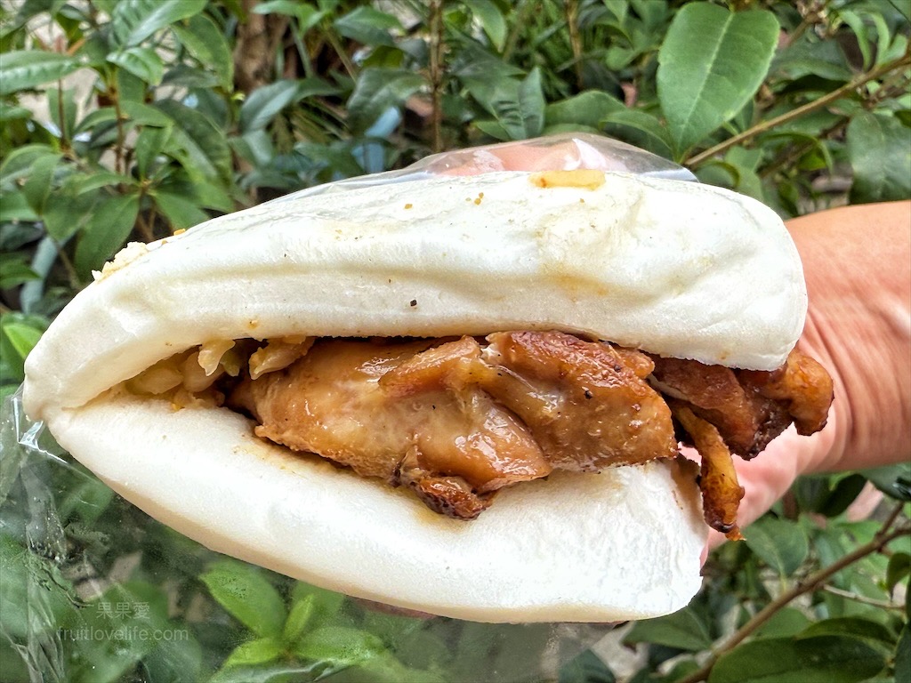 興燒肉割包｜台中西區刈包早餐，第五市場每日現烤雞腿排刈包，更不能錯過限量10元燒肉串 @嘿!部落!