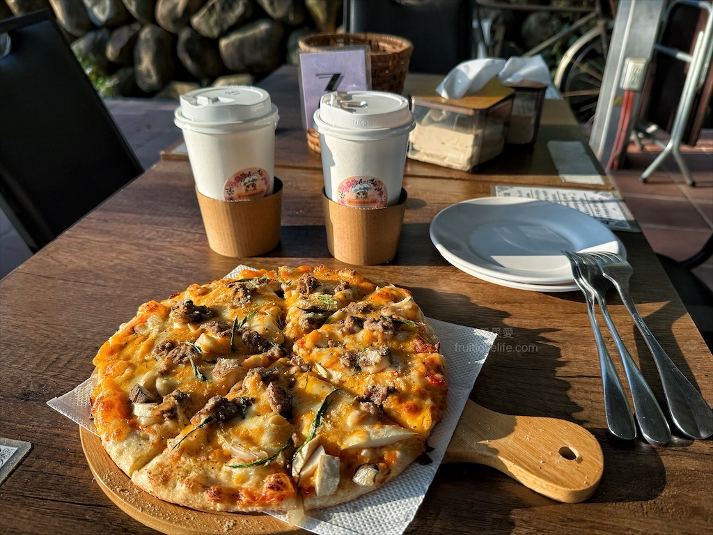 南投國姓｜里山間美味披薩：藏在小徑中的手作現烤pizza，環境超Chill，寵物友善，享受慢活食光 @嘿!部落!