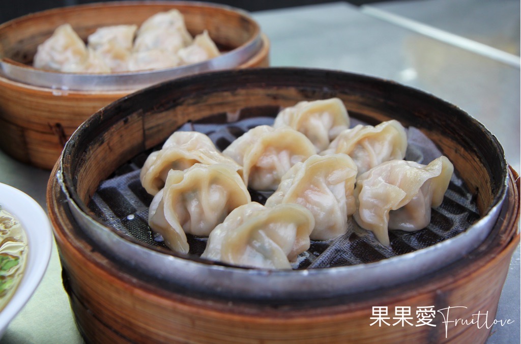 福記肉羹蒸餃&rang;蒸餃皮Q又多汁，內餡飽滿，配上甘甜順口的肉羹，真是美味 @嘿!部落!