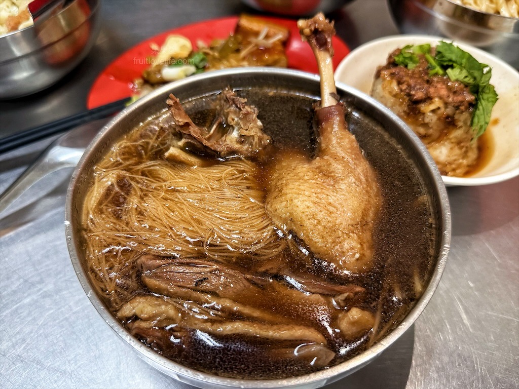 眼鏡當歸麵線|台中烏日當歸麵線、米糕，烏日市場旁的當歸麵線、筒仔米糕、餛飩麵，份量不少，內用無限續湯 @嘿!部落!