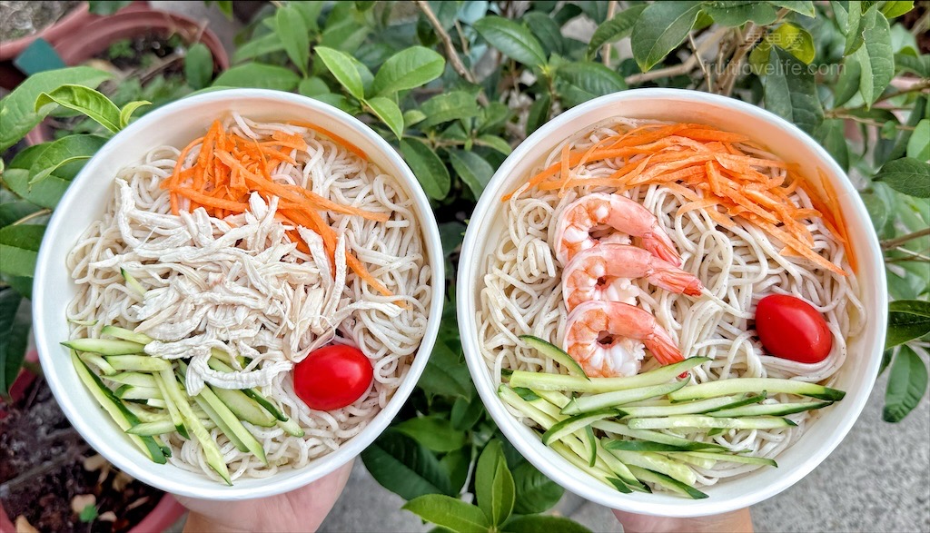 宅食|台中西屯涼麵，水堀頭市場裡的蕎麥涼麵專賣店，口感清爽，鮮蝦、雞絲口味都很推薦 @嘿!部落!