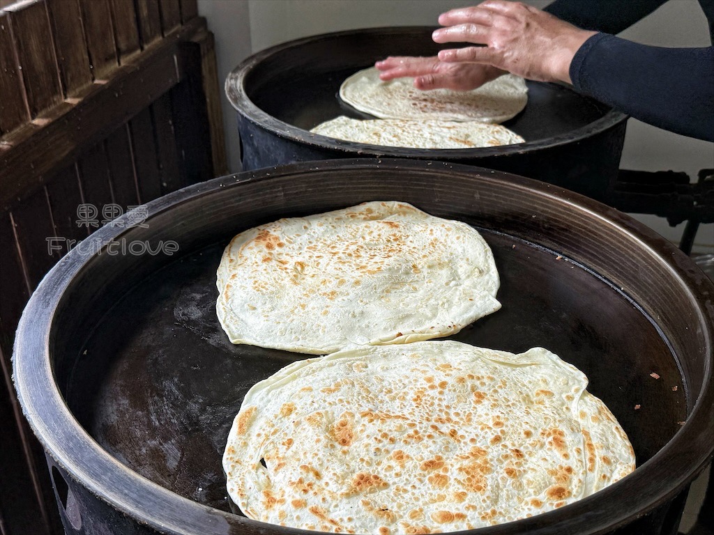 苗栗竹南｜阿瑩斤餅專門店：外酥內嫩斤餅包Q軟牛腱，在地人激推必吃美食小吃 @嘿!部落!