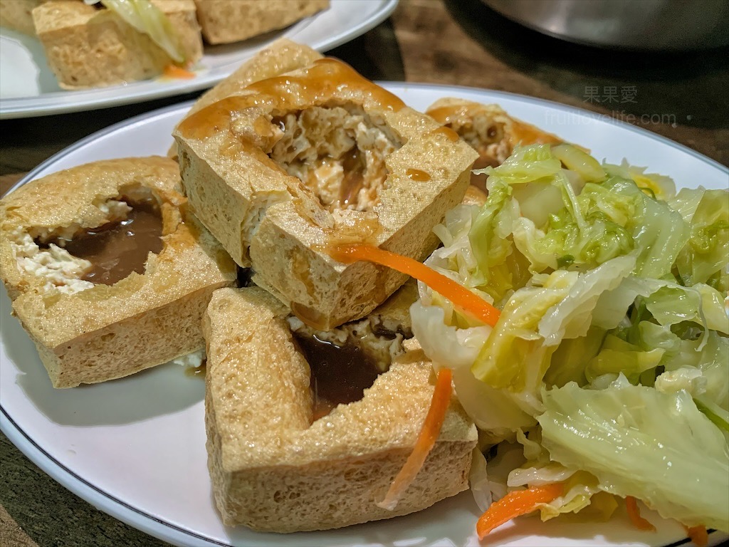 興大臭豆腐、大腸麵線&rang;台中南區臭豆腐，臭豆腐金黃酥脆，麵線有濃郁的柴魚香，飲料免費喝到飽 @嘿!部落!