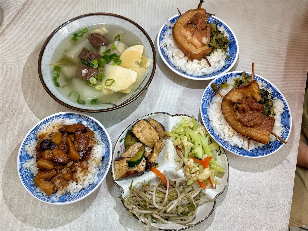 福爌肉飯&rang;台中大里爌肉飯，爌肉飯好吃入味，爌肉皮Q軟、肉不柴、不鹹膩 @嘿!部落!