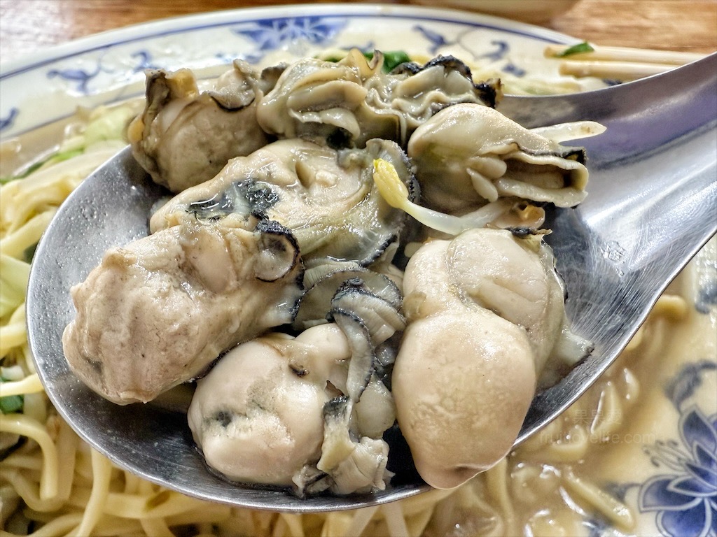 台生蚵仔煎&rang;彰化芳苑鮮蚵小吃，在王功錯過了滿滿鮮蚵的古早味蚵仔煎 @嘿!部落!