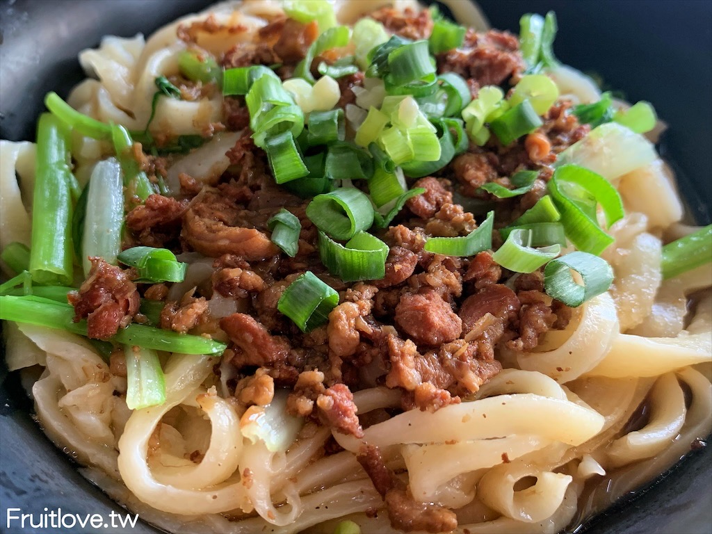 即時熱門文章：劉記刀削麵-南投美食小吃〉純手工削出的刀削麵，口感就是不一樣，每到用餐時間一位難求 • 在地人氣美食