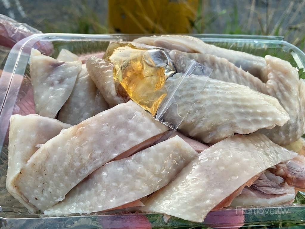 林家冷油雞冷醉雞〉和緯黃昏市場必吃美食，台南小吃，還沒開攤就排滿滿人潮的油雞、醉雞，肉質Q彈滑嫩多汁