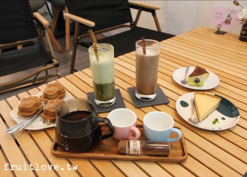 無敵咖啡 Woody Cafe&rang;台中不限時的寵物友善咖啡廳，不能錯過手沖咖啡、無敵的狗掌造型雞蛋糕、甜點-台中中區咖啡廳 @嘿!部落!