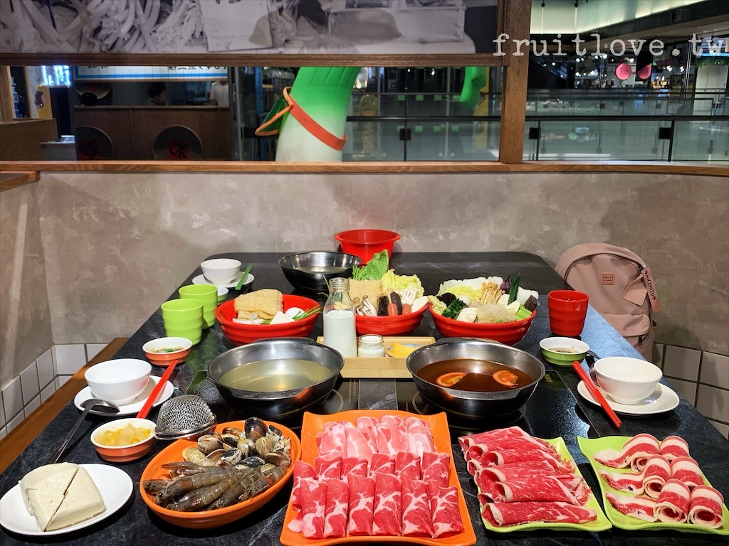 蔬盈市場火鍋&rang;台中蔬菜自助吧火鍋吃到飽，40-50種新鮮蔬菜、魯肉飯、冰淇淋吃到飽，金典綠園道商場美食，台中西區美食 @嘿!部落!
