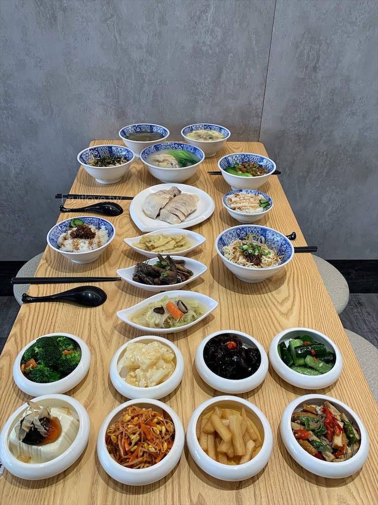 蕃薯囝仔&rang;台中大里美食，大里土雞肉小吃專賣店，招牌土雞肉鮮嫩，湯頭濃郁的雞肉湯麵，意猶未盡的辣拌麵，還有許多好吃的小菜可選擇 @嘿!部落!
