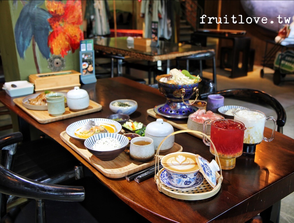 金雲堂人文茶館&rang;彰化複合式寵物友善的茶餐廳，餐點美味又有特色，有著網紅氛圍蓋碗拉花咖啡絕不能錯過，彰化員林美食 @嘿!部落!