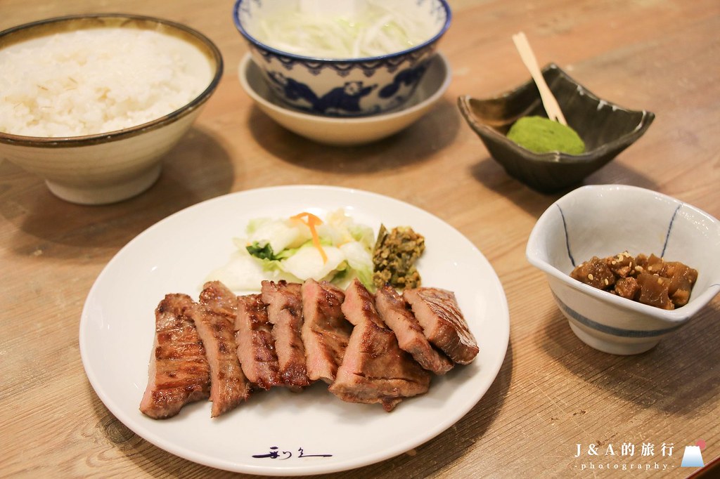 利久牛舌｜炭烤厚切牛舌Q彈好吃，小倉車站美食推薦 @嘿!部落!