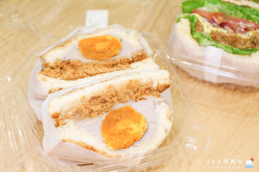 鮮食早午餐｜推薦必吃芋泥肉鬆鹹蛋黃三明治 @嘿!部落!