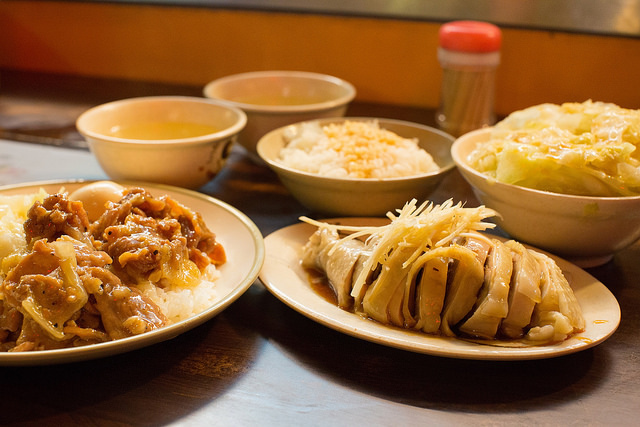 山內雞肉 南機場夜市店．台北中正區美食｜南機場夜市超人氣雞肉飯！浮誇白斬雞大盤上桌！排隊名店內行人必吃！捷運龍山寺站～中肯‧食記！ @嘿!部落!