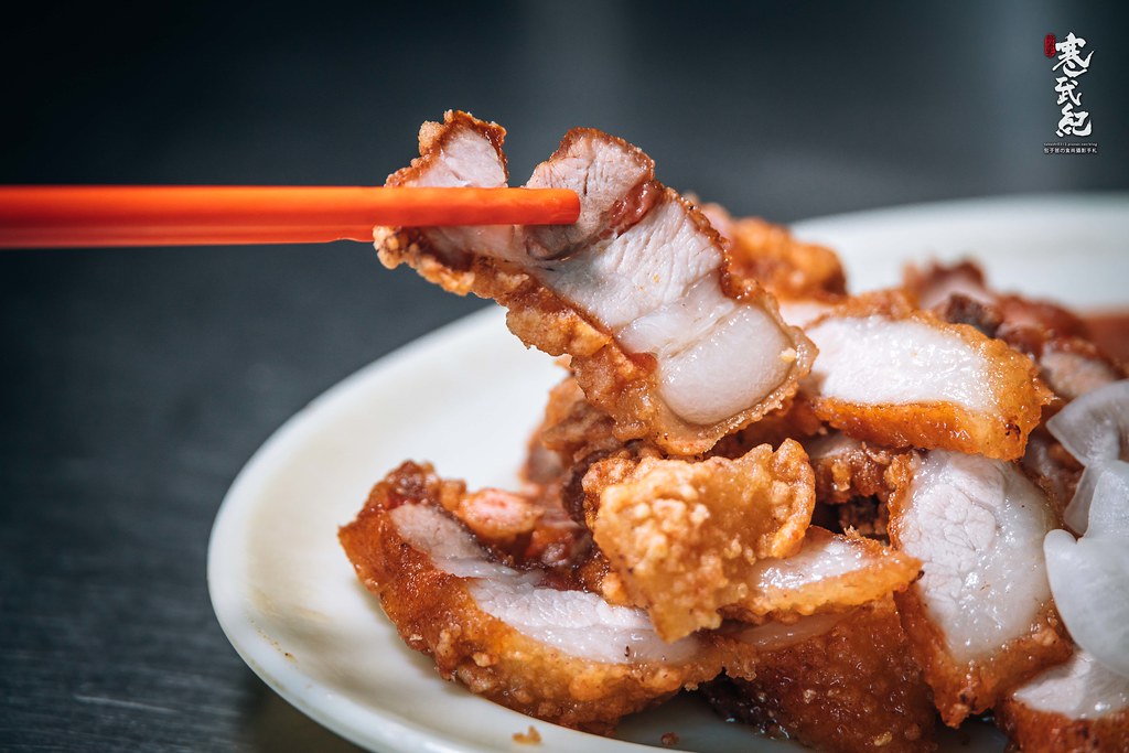 即時熱門文章：【中肯‧食記】大稻埕慈聖宮 葉家肉粥．捷運大橋頭站｜台北必吃紅燒肉．慈聖宮老字號排隊美食．經典老台味紅燒肉配肉粥！