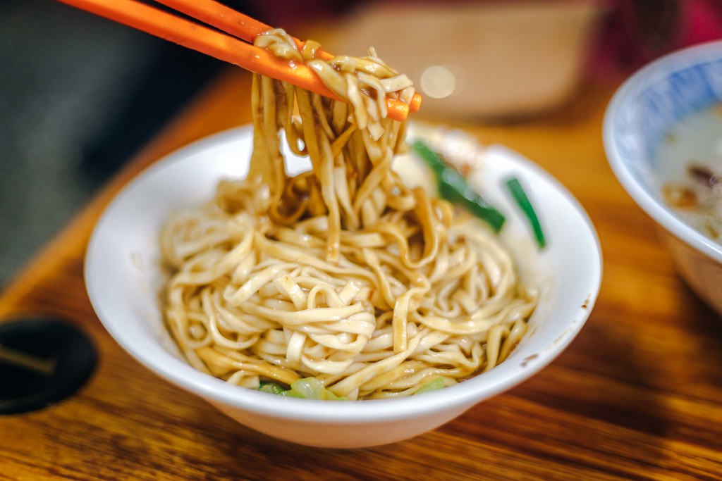 【老麵店】捷運圓山站｜迪化街70年老店．傳說中超美味的神奇四醬乾拌麵．迪化街美食推薦~中肯‧食記! @嘿!部落!