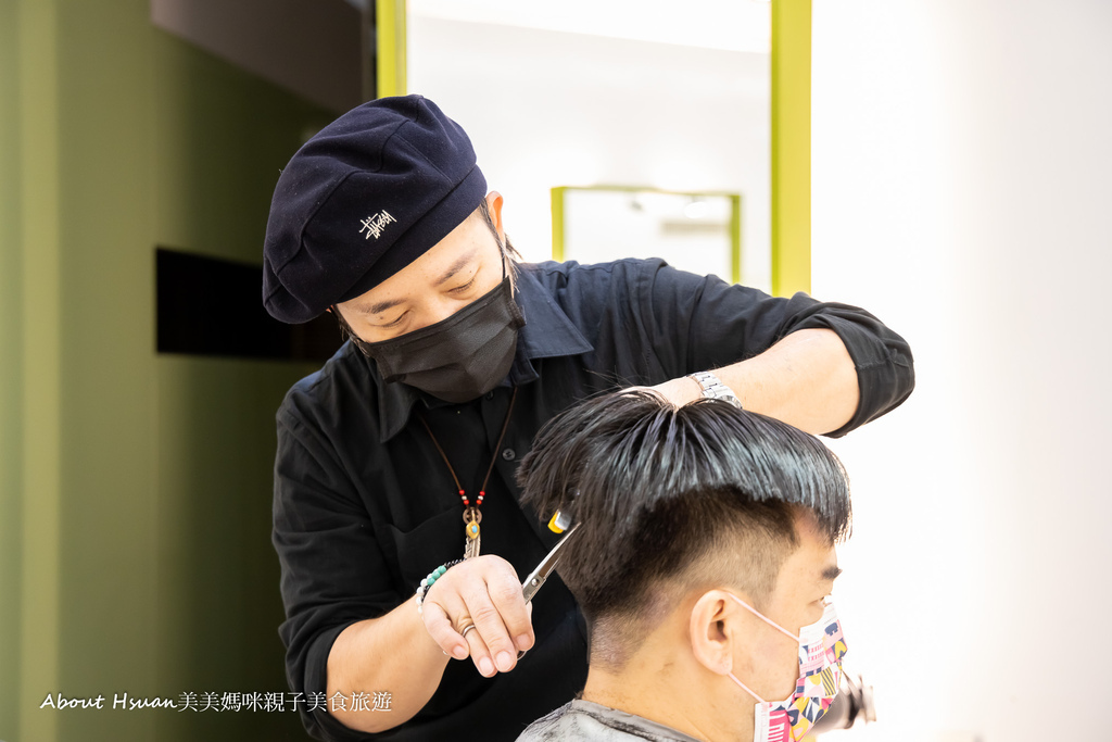 台北中山區男生剪髮 God Hand Hair Salon (大倉久和飯店對面)總是覺得男人的造型用剪得剪不出新意嗎? 其實不是剪不出新意，是沒有找到功力好的設計師 @嘿!部落!