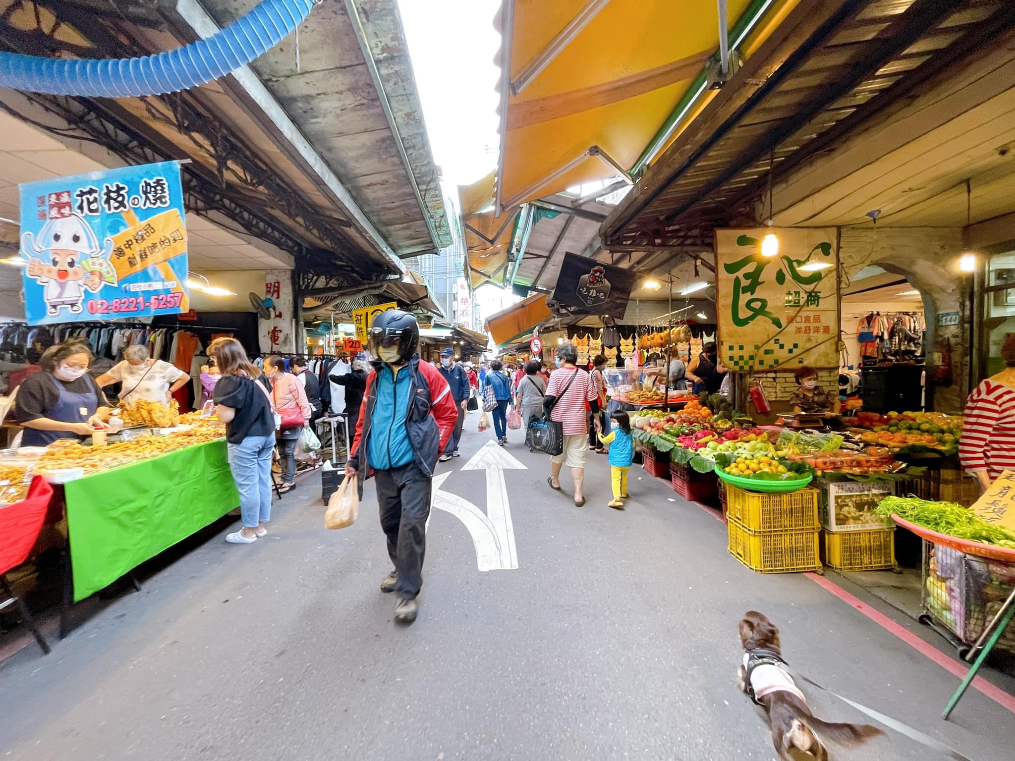 汐止菜市場美食．中正路小麵攤｜市場老宅無名麵攤夯，排隊也甘願，來吃「度估麵」道地古早味美食 @嘿!部落!
