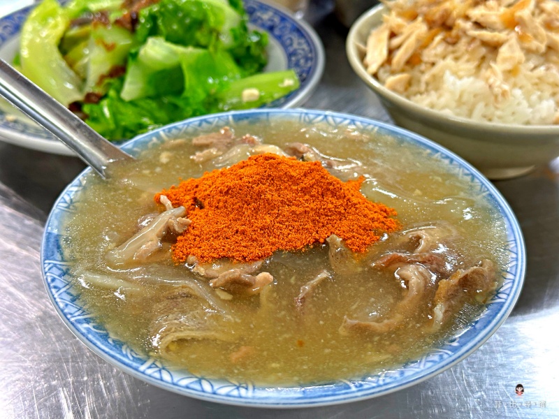 北港龍門鴨肉羹 飄香30年的在地小吃 鮮甜濃郁的鴨肉羹 辣椒粉要大匙加下去才過癮！ @嘿!部落!