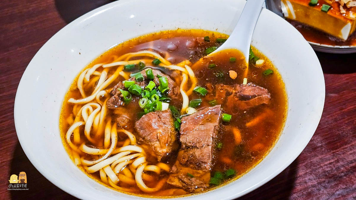 七十二牛肉麵，米其林推薦美食一定要吃傳說中乳白色湯頭的清燉牛肉 @嘿!部落!