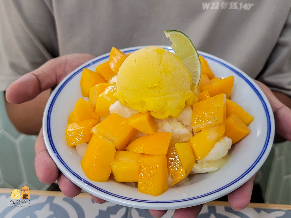 新莊冰店推薦陳秋剛！夏天必吃吃芒果冰不用一百元，綿綿冰真材實料看的見！ @嘿!部落!