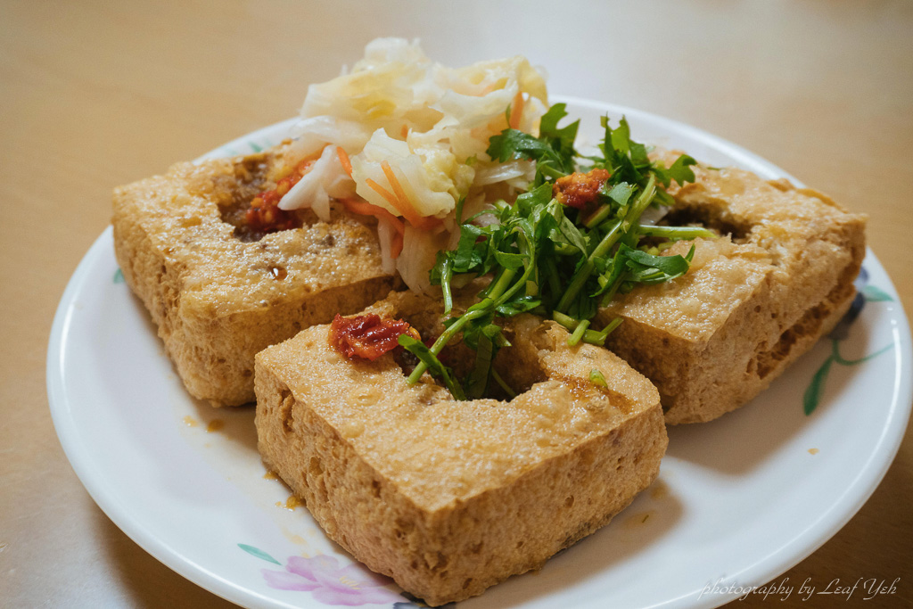 【新北】蕭家下港脆皮臭豆腐│中南部吃法的脆皮臭豆腐，中和人氣店家也吃得到！ 中和炸臭豆腐、中和大廟美食