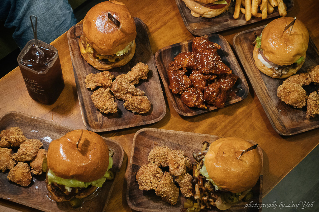 【忠孝新生美食】TakeOut Burger&Cafe 忠孝新生店│貓咪陪吃美式漢堡專門店，加價加點超豐盛！ 忠孝新生美式餐廳、台北美式餐廳 @嘿!部落!