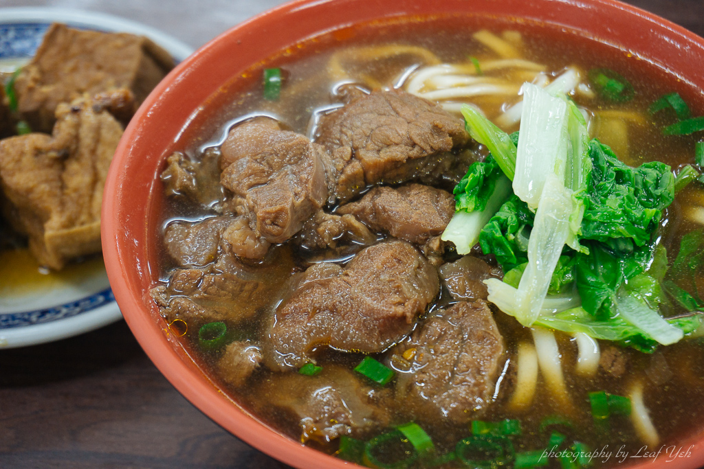 【台北】范姜川味牛肉麵│精華地段中竟然藏著平價市場牛肉麵！ 、信義市場牛肉麵、師大附中美食、信義路牛肉麵 @嘿!部落!