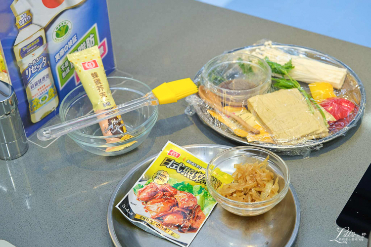【食譜】中秋燒烤創意料理輕鬆做。醬烤豆皮菇菇捲｜桂冠黑胡椒醬、胡麻醬 @嘿!部落!