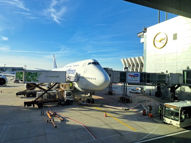 [飛行體驗] LH1030 德國漢莎航空商務艙 (FRA 德國法蘭克福 – CDG 法國巴黎戴高樂) @嘿!部落!