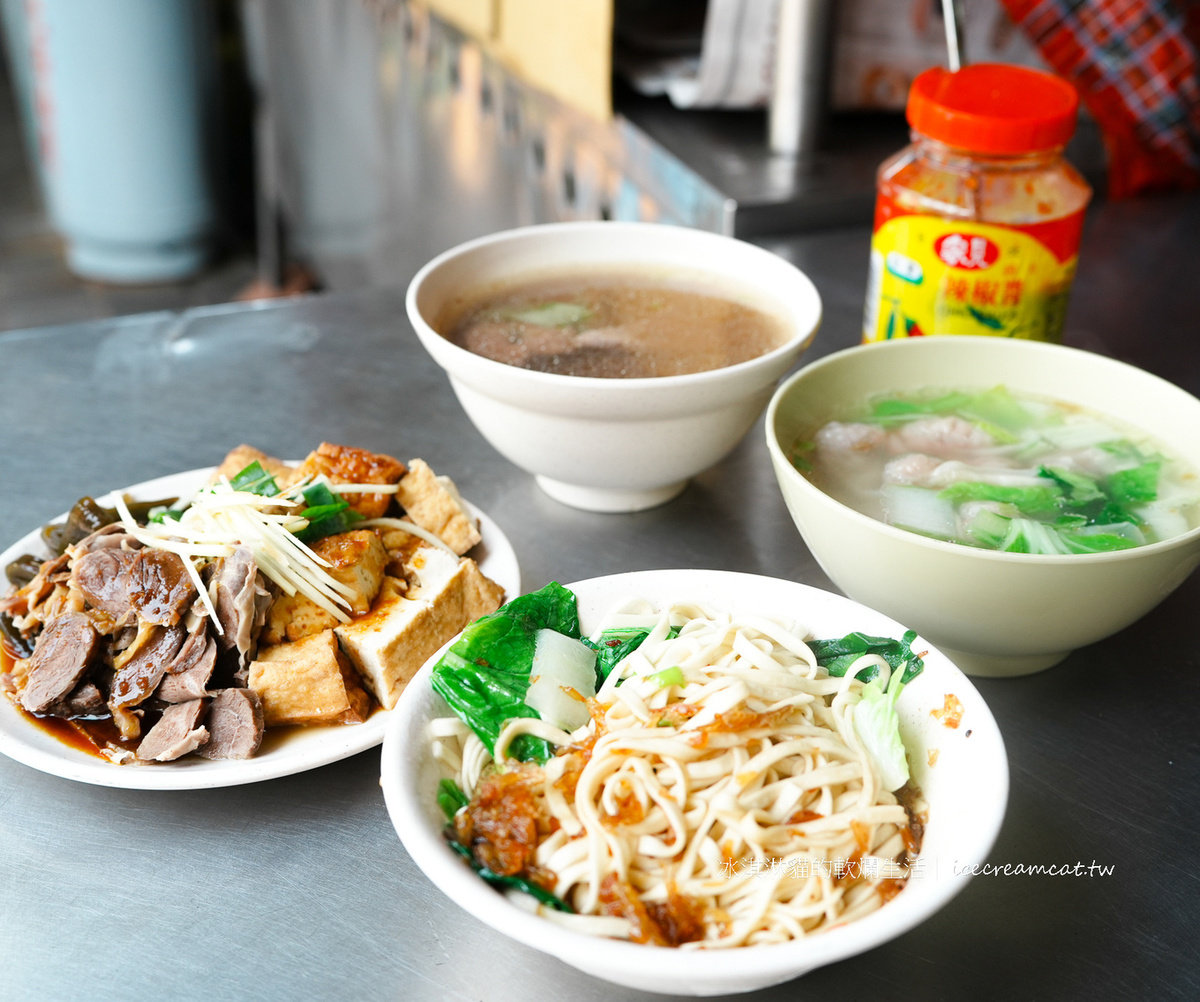 石牌美食｜無名麵攤在石牌捷運旁，菜單必點油蔥乾麵，也是榮總附近美食 @嘿!部落!