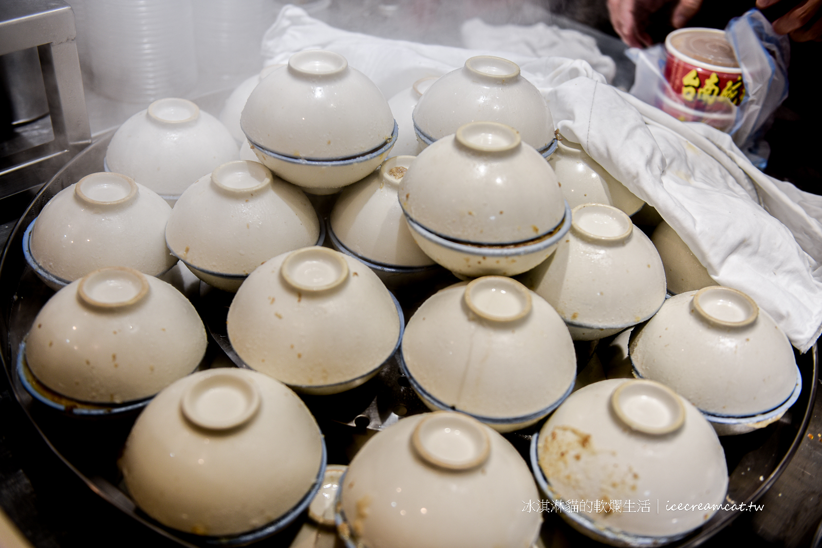 龍山寺美食｜小南鄭記台南碗粿超過一甲子的老店，台北碗粿推薦(原在西園路上) @嘿!部落!