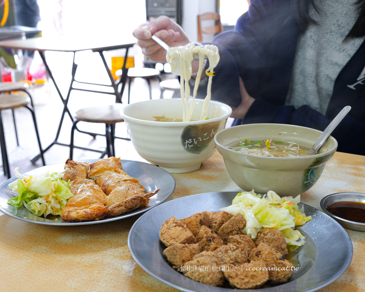 即時熱門文章：石牌美食｜西安街涼麵臭豆腐北投小吃，必點蛋捲和獅子頭臭豆腐(素食可)