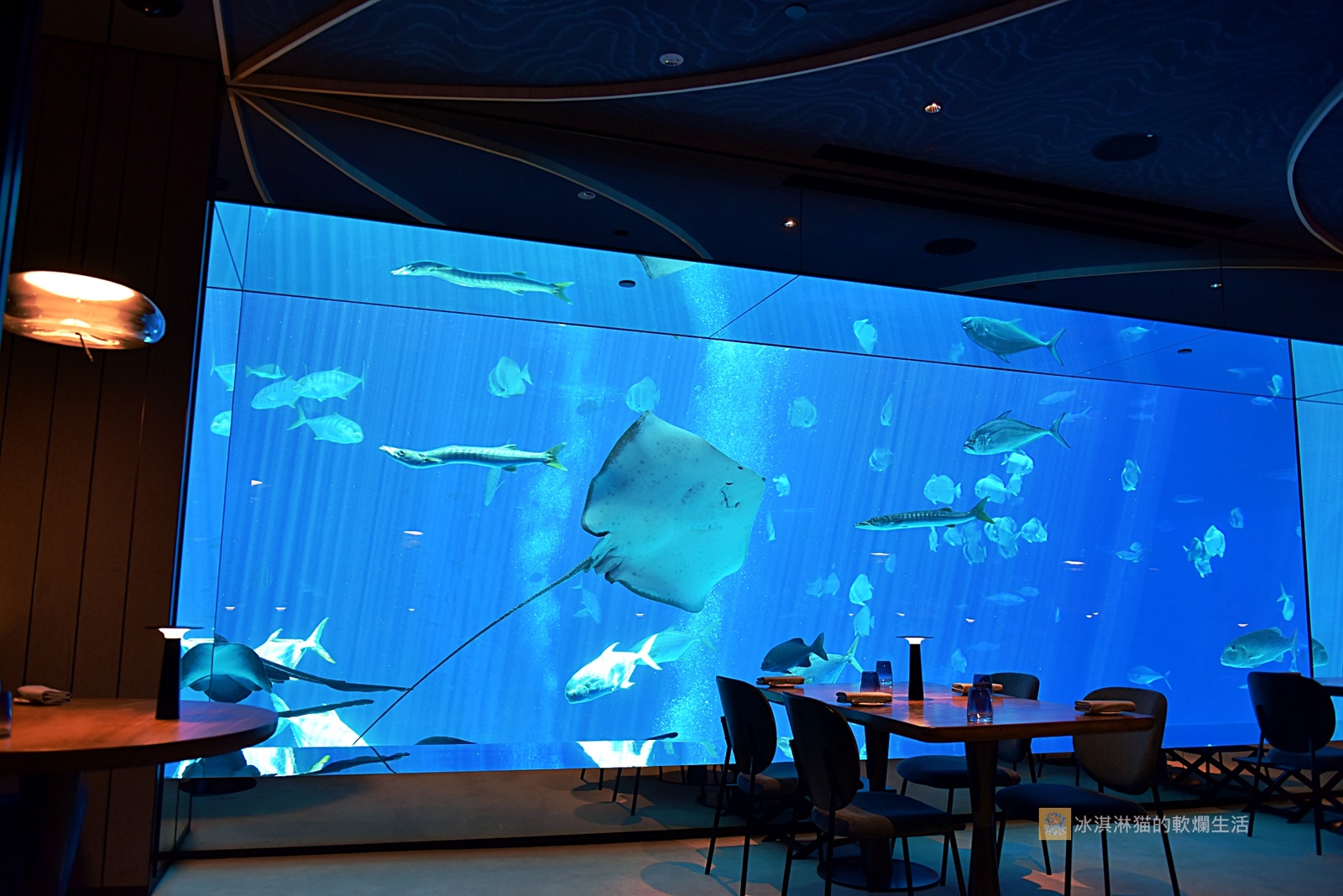 即時熱門文章：新加坡｜海之味水族餐廳Ocean Restaurant 米其林二星，東南亞首家水下餐廳！