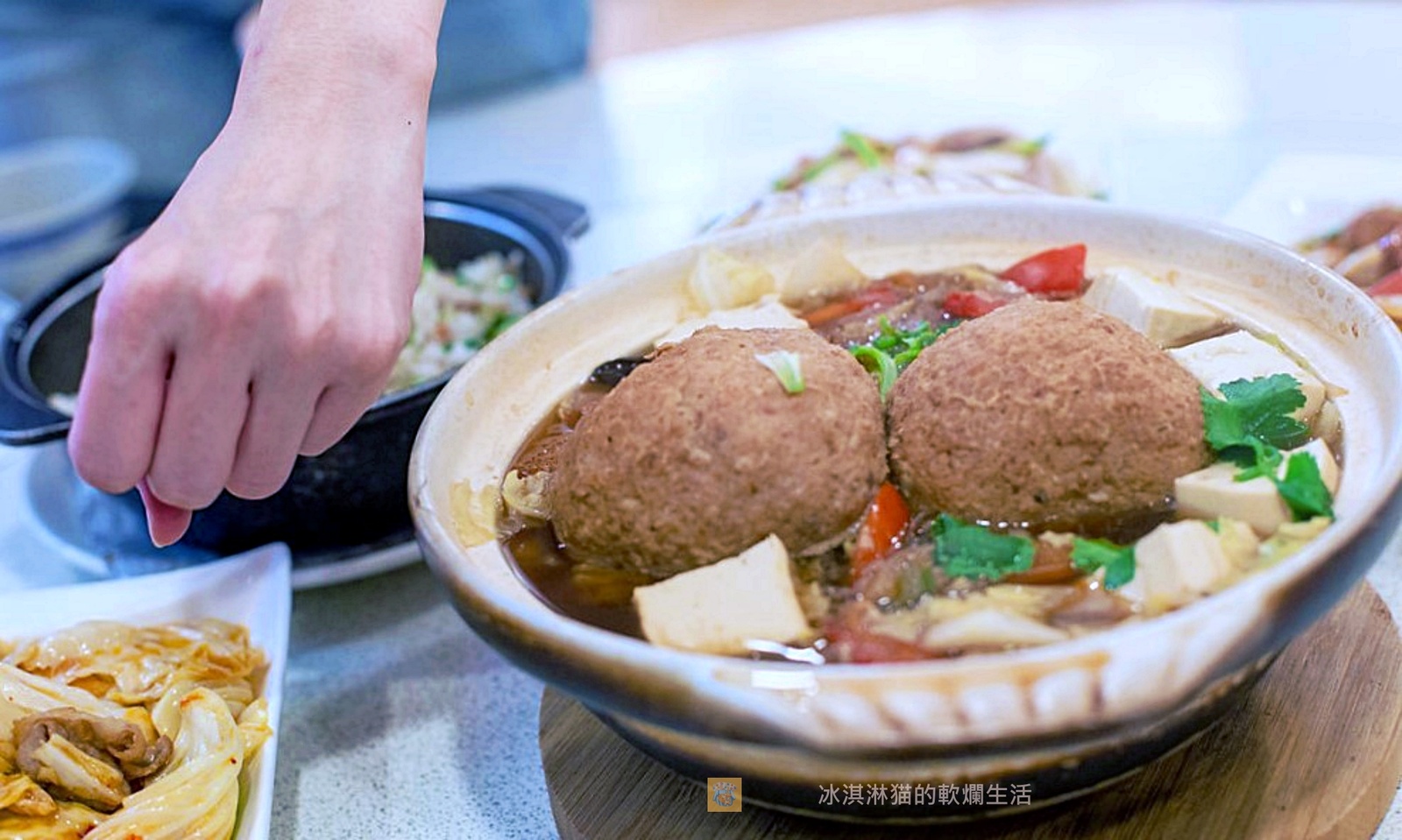 善導寺美食｜台北美味小館比你的拳頭還大的霸氣獅子頭砂鍋，上海菜飯也很優秀 @嘿!部落!