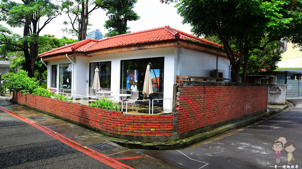 成真咖啡 台中審計店｜紅瓦、磚牆、綠蔭老屋舍，咖啡、舒芙蕾鬆餅都美好 @嘿!部落!