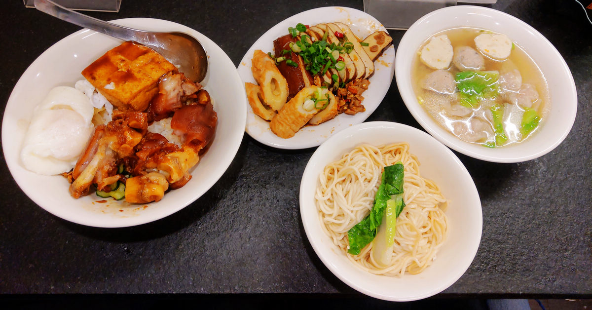 台北萬華美食｜西門麵店！西門町在地飄香一甲子的古早味，24小時營業，必點銷魂豬腳飯，還有多種小菜任君選擇 @嘿!部落!
